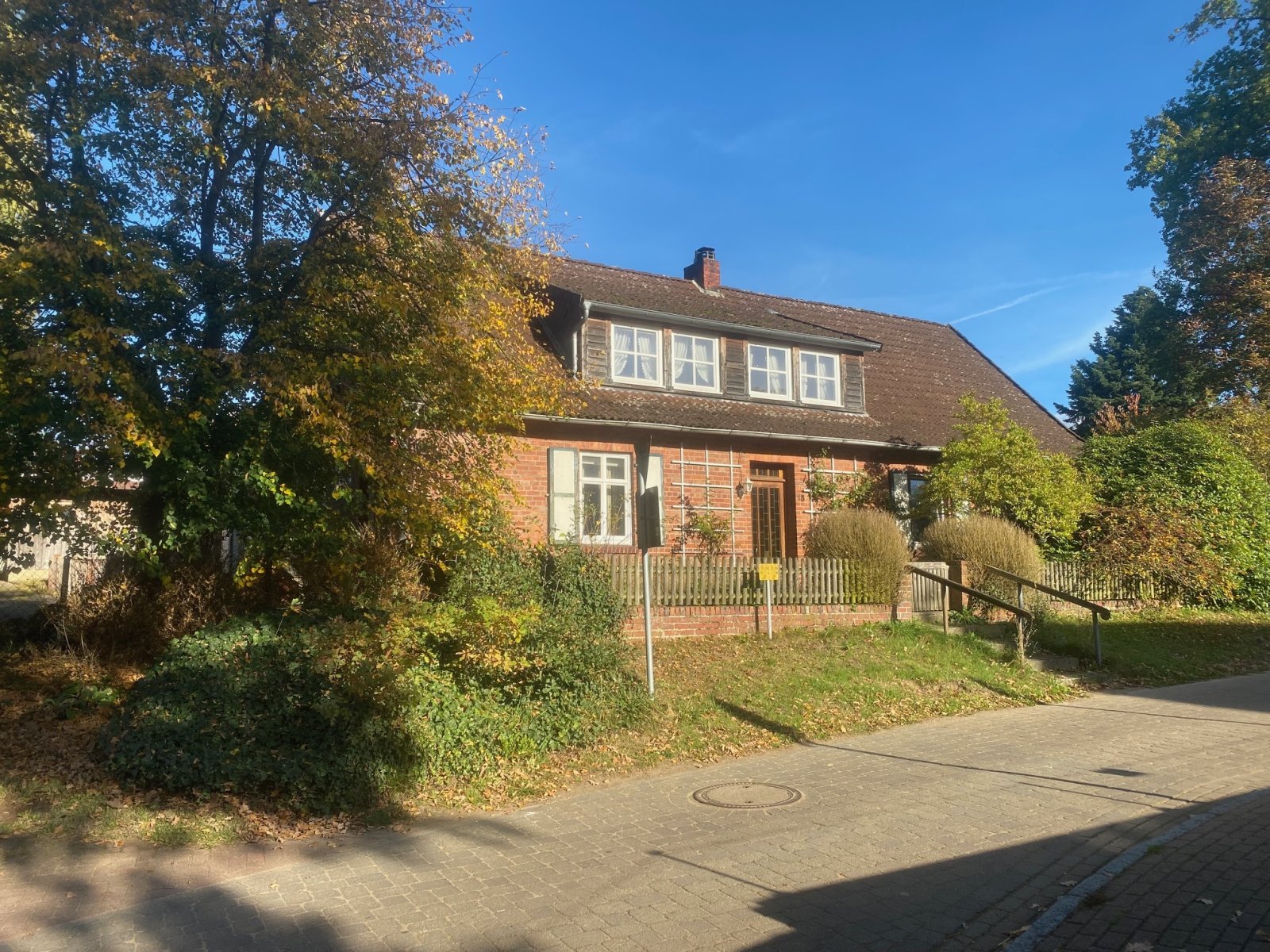 Großzügiges Anwesen mit zwei Wohneinheiten in 21271 Asendorf / Gewerbliche Teilnutzung möglich. Großzügiges Anwesen mit zwei Wohneinheiten in 21271 Asendorf / Gewerbliche Teilnutzung möglich.