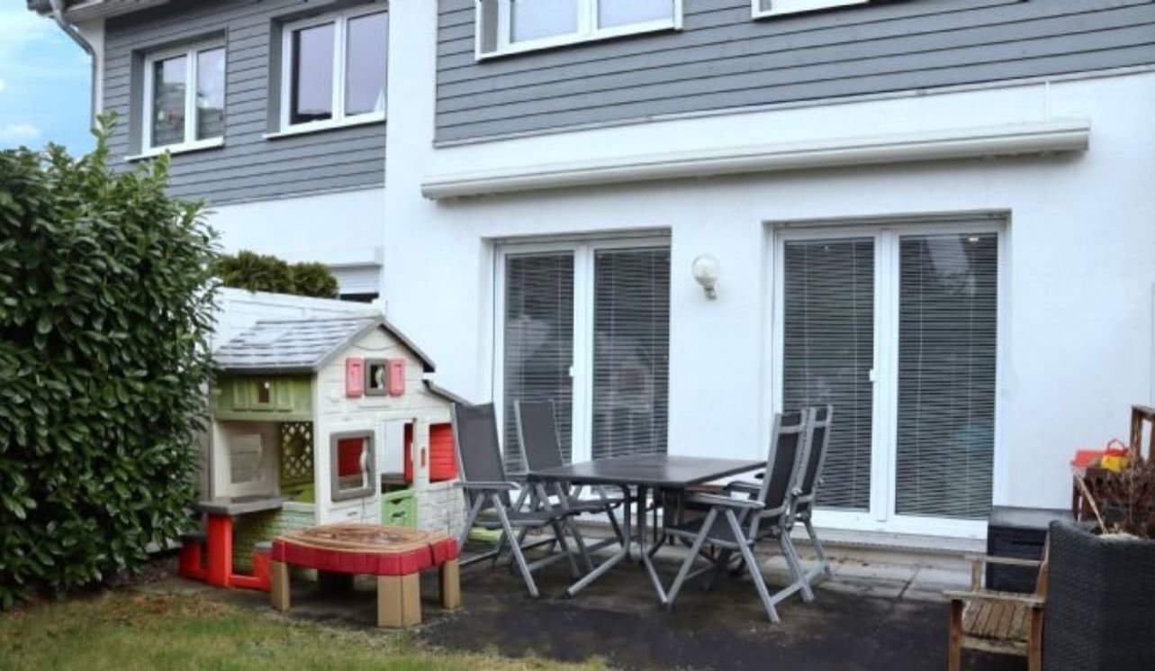 Modernes Reihenmittelhaus für die große Familie in bester Lage von Pinneberg Modernes Reihenmittelhaus für die große Familie in bester Lage von Pinneberg