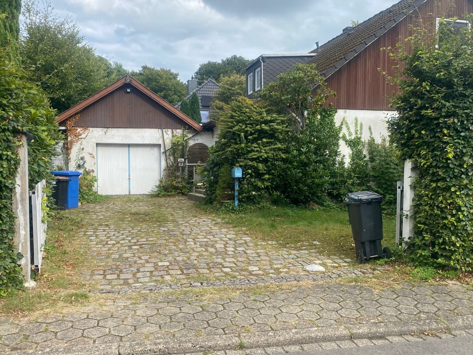 Blick zur Garage